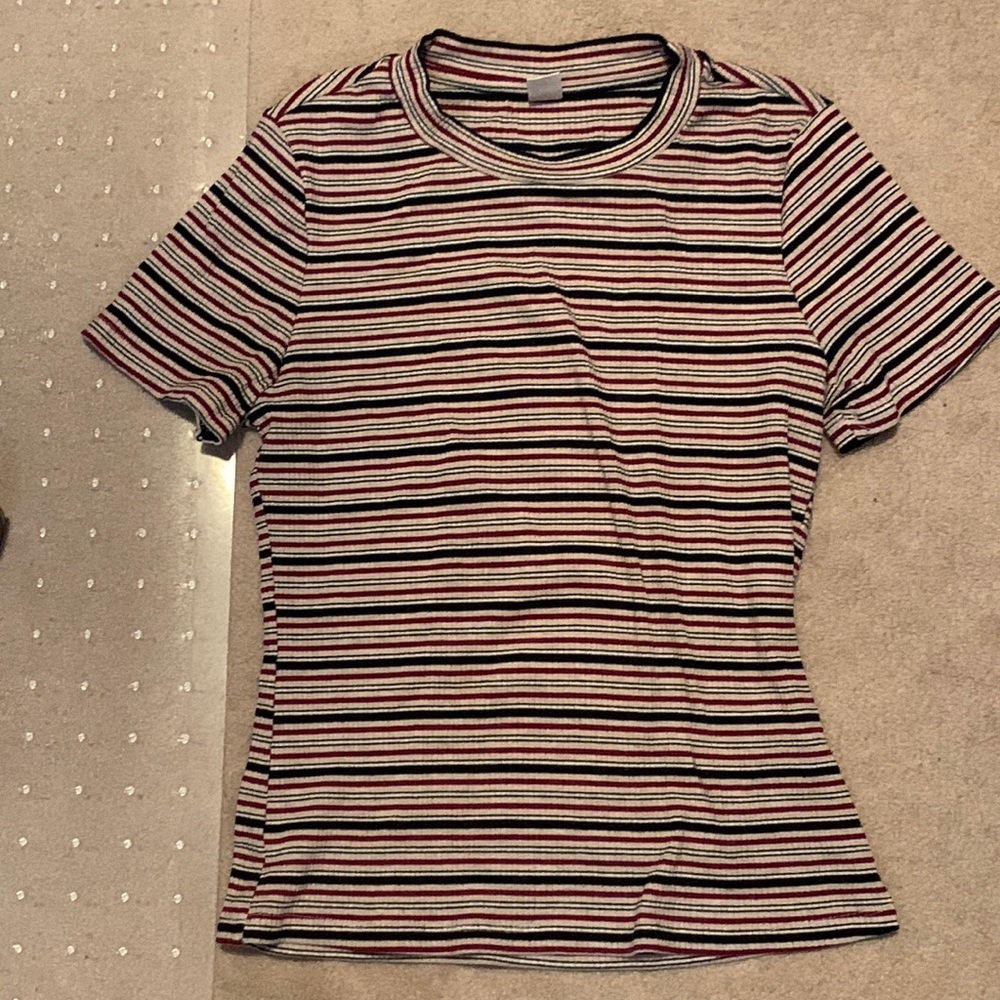 Ribbed short sleeve, body hugging tee